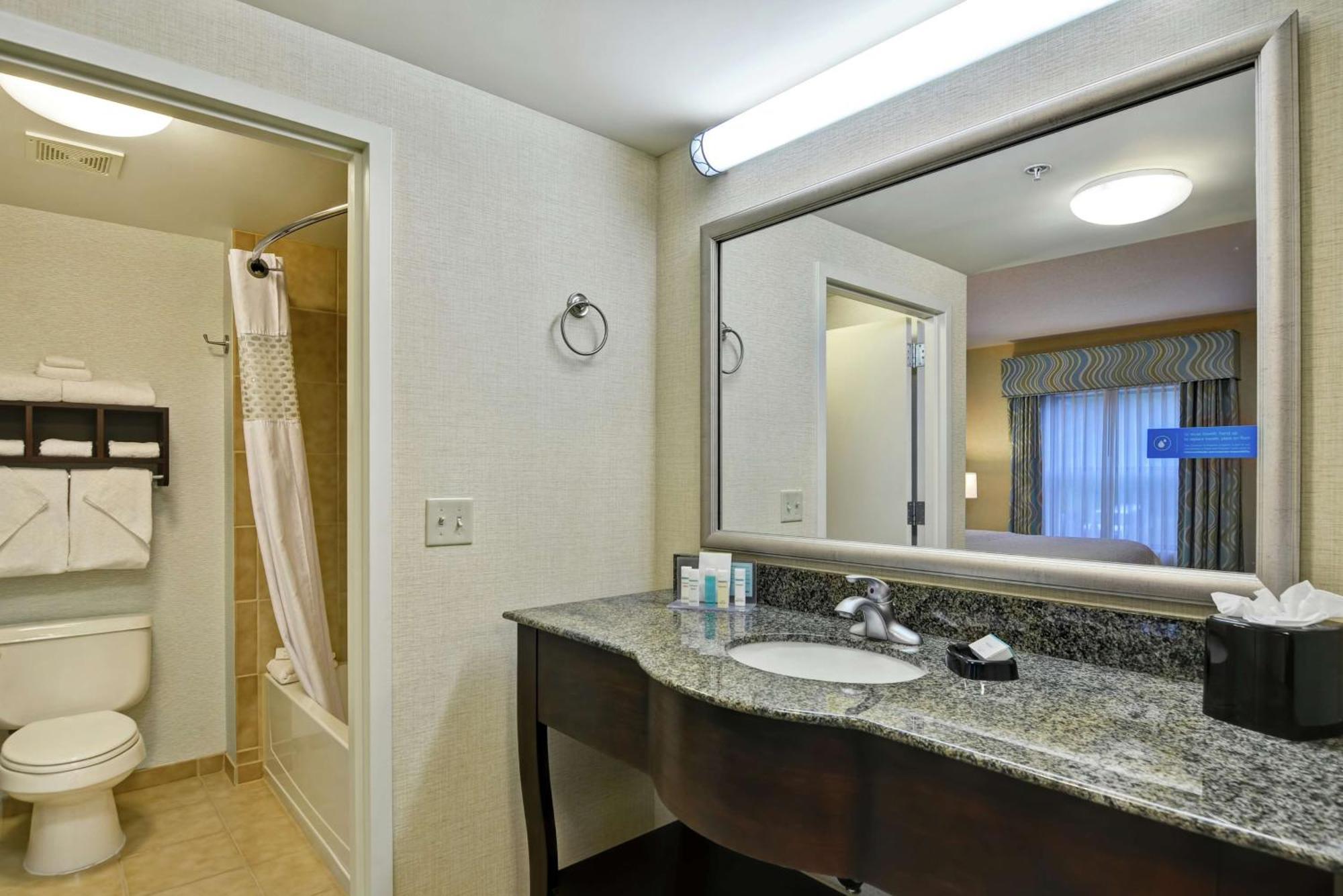 Hampton Inn & Suites Уилкс-Барре Экстерьер фото