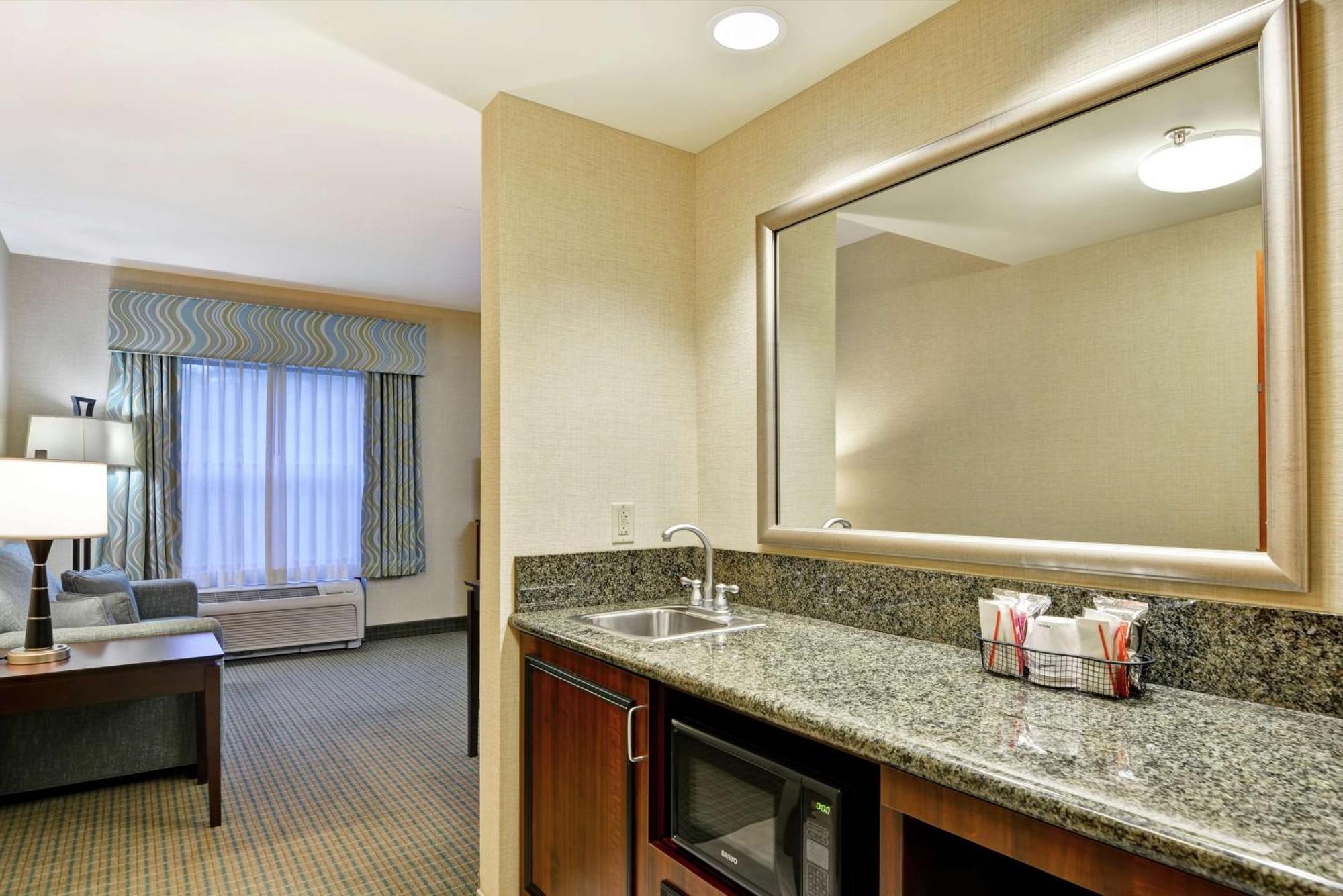 Hampton Inn & Suites Уилкс-Барре Экстерьер фото