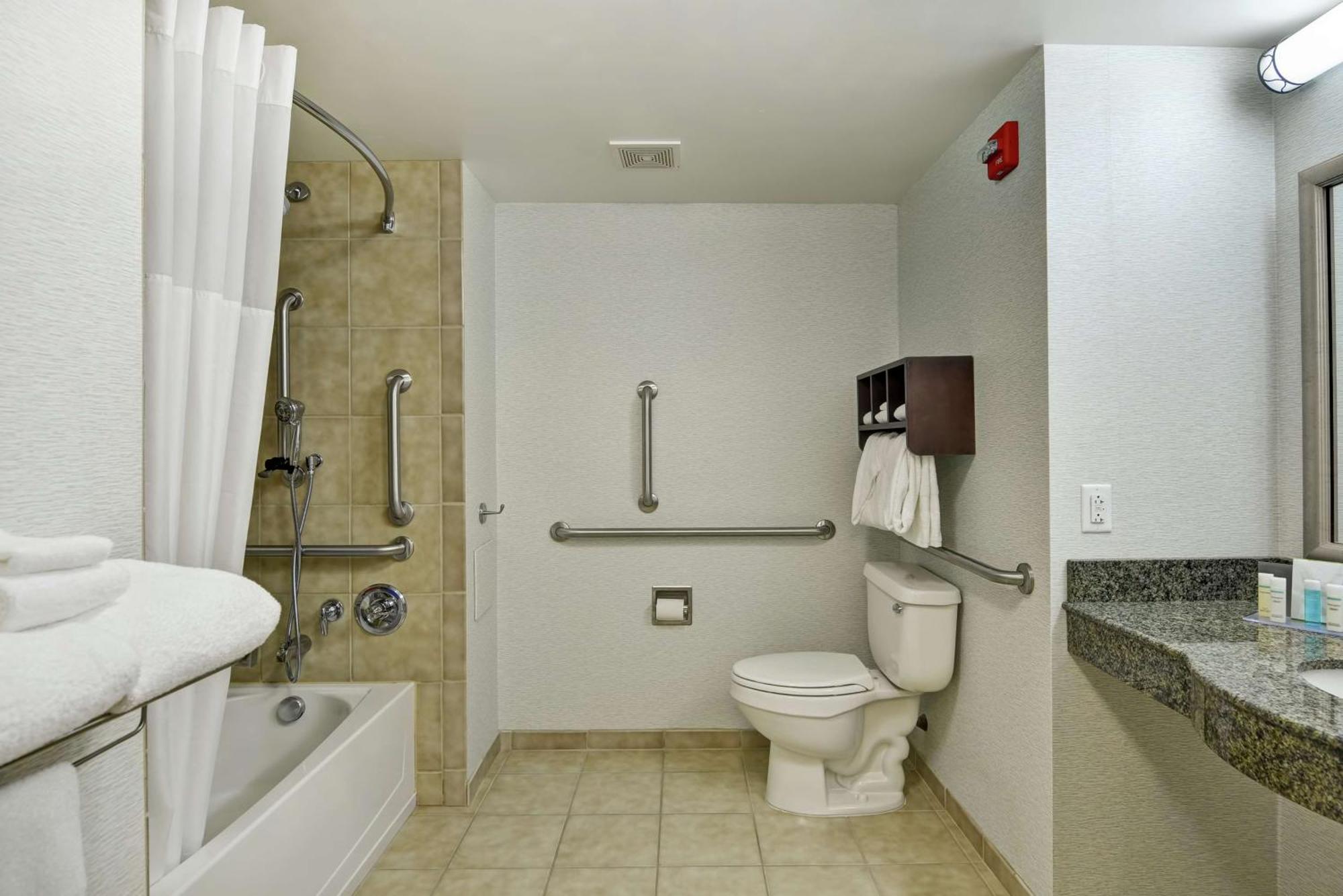 Hampton Inn & Suites Уилкс-Барре Экстерьер фото