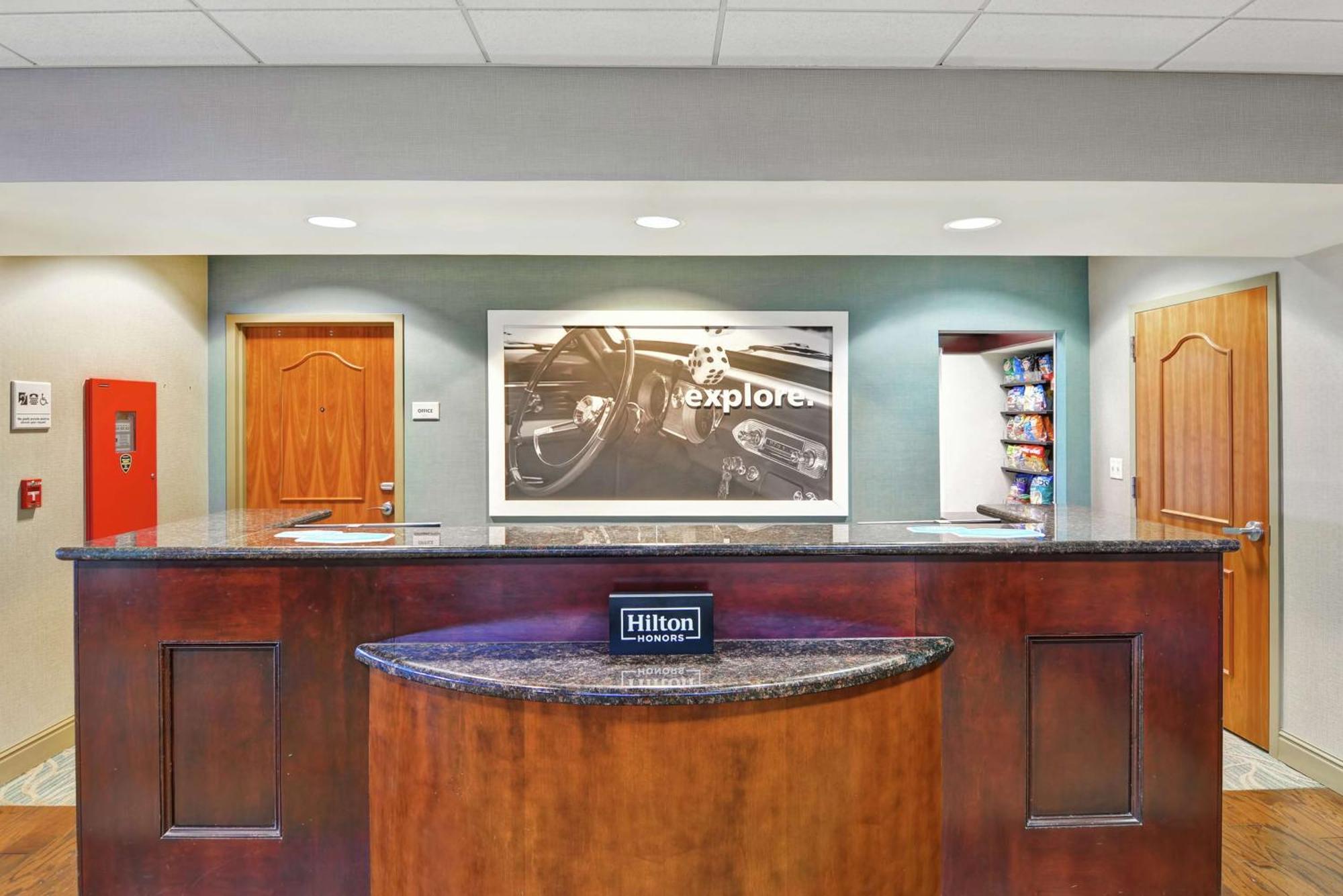 Hampton Inn & Suites Уилкс-Барре Экстерьер фото