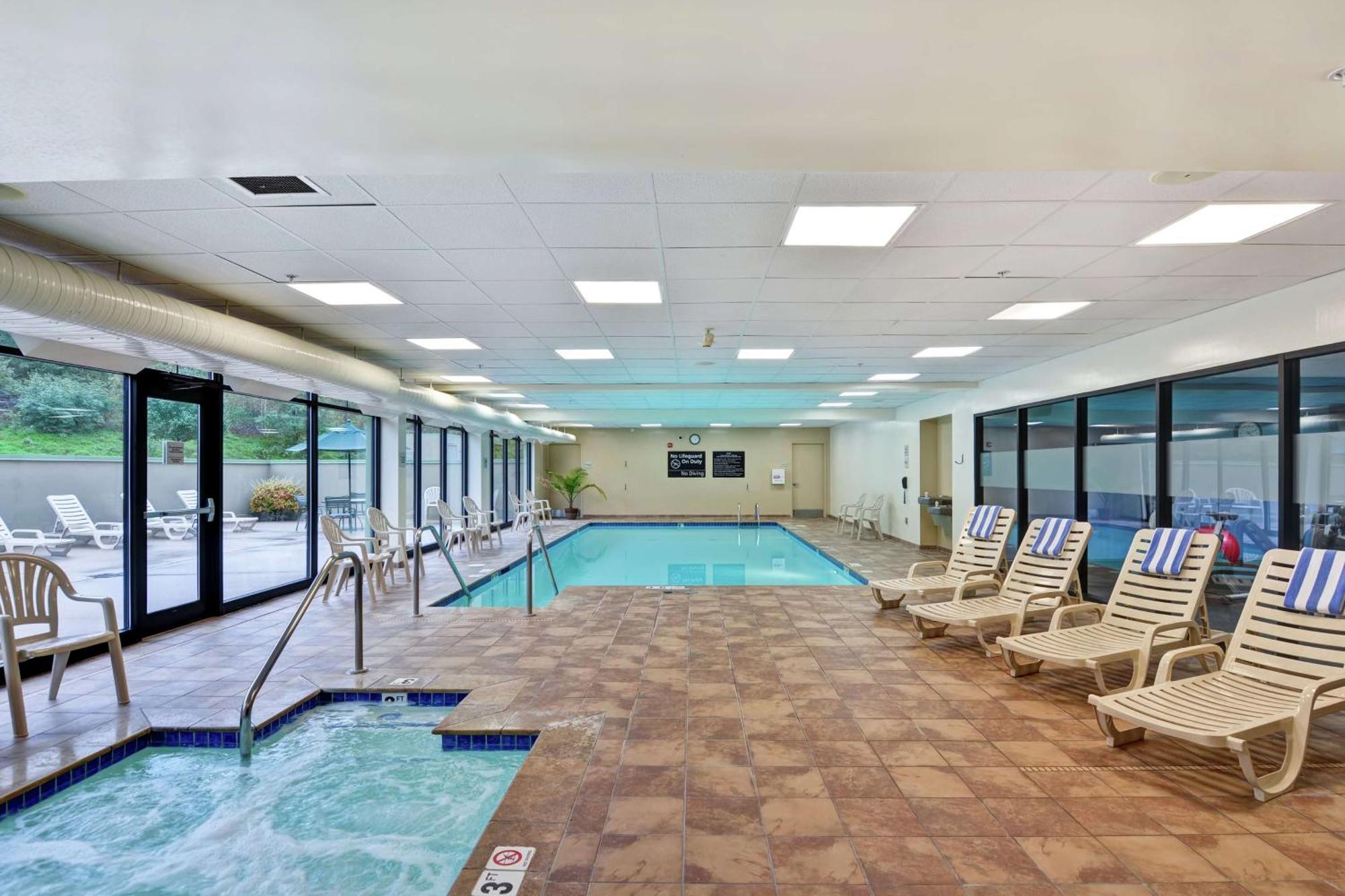 Hampton Inn & Suites Уилкс-Барре Экстерьер фото