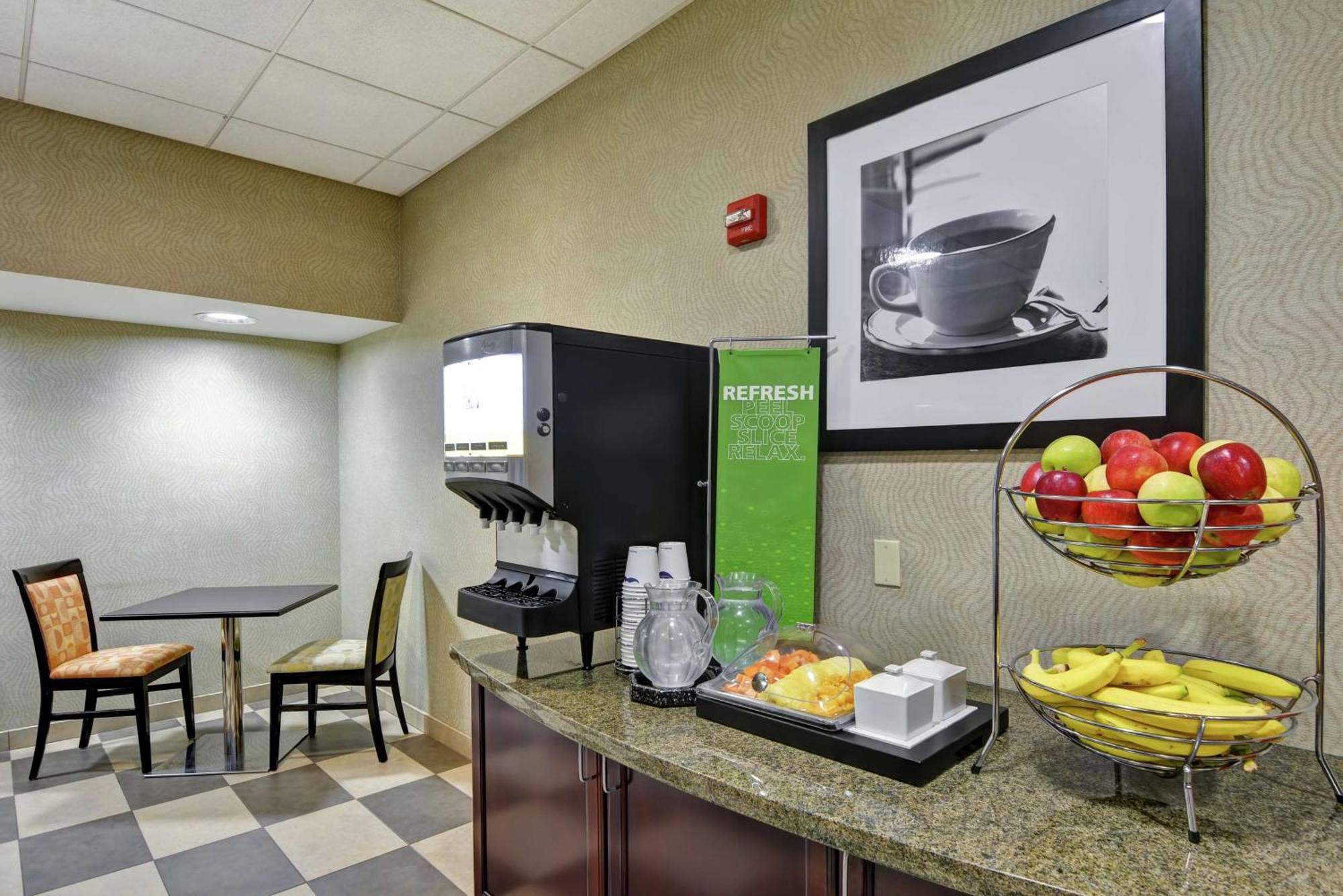 Hampton Inn & Suites Уилкс-Барре Экстерьер фото