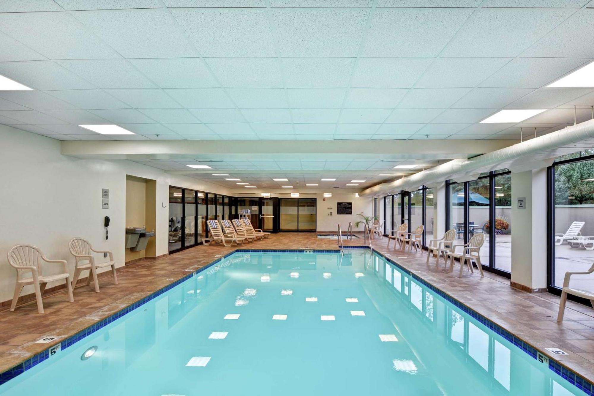 Hampton Inn & Suites Уилкс-Барре Экстерьер фото