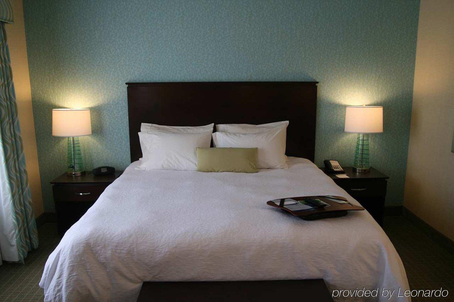 Hampton Inn & Suites Уилкс-Барре Номер фото