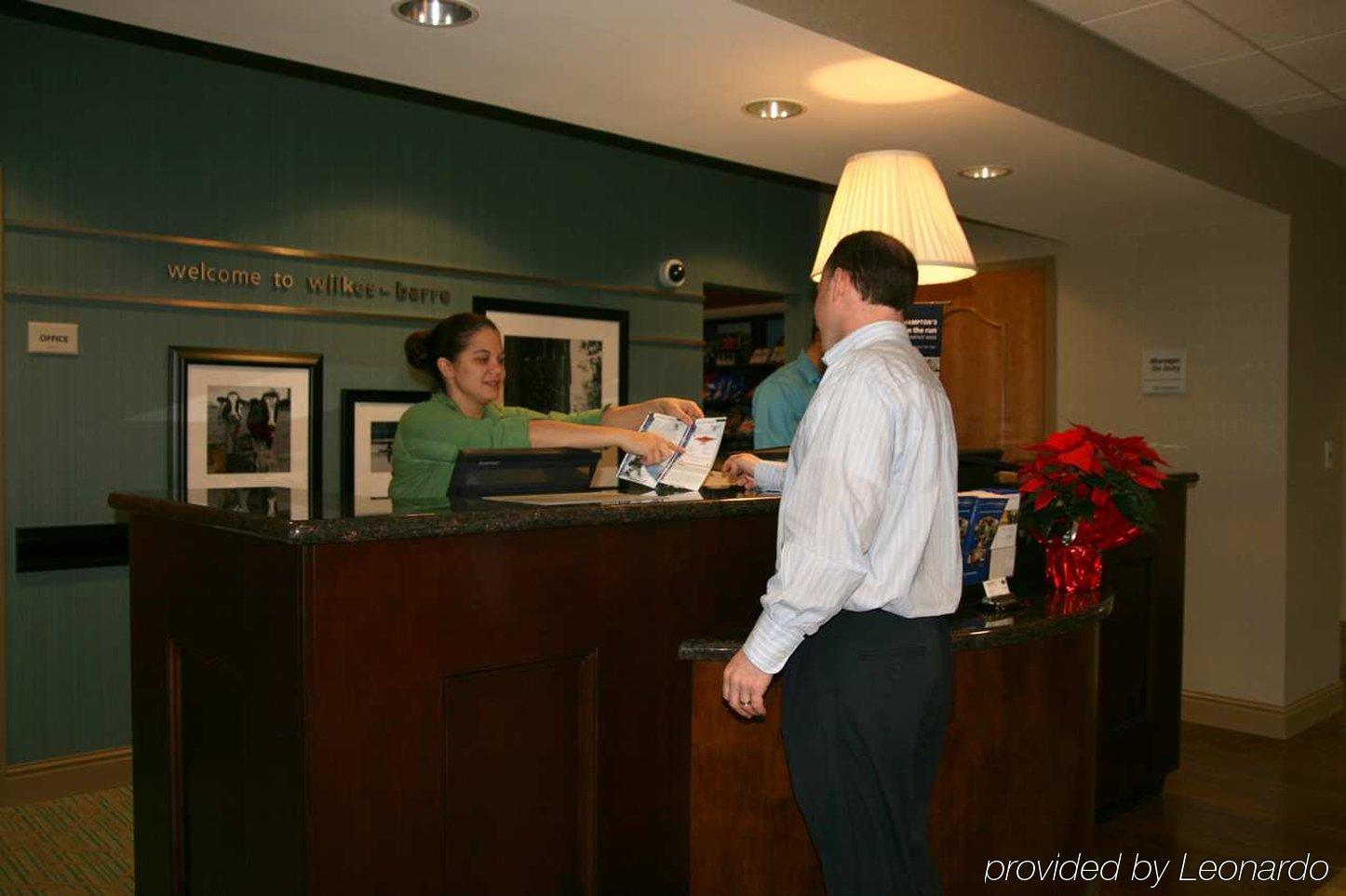 Hampton Inn & Suites Уилкс-Барре Интерьер фото