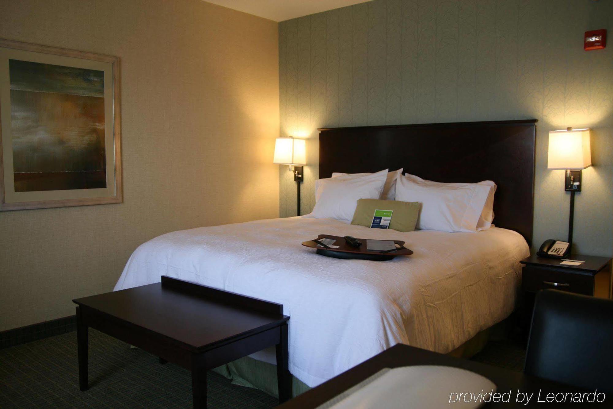Hampton Inn & Suites Уилкс-Барре Номер фото