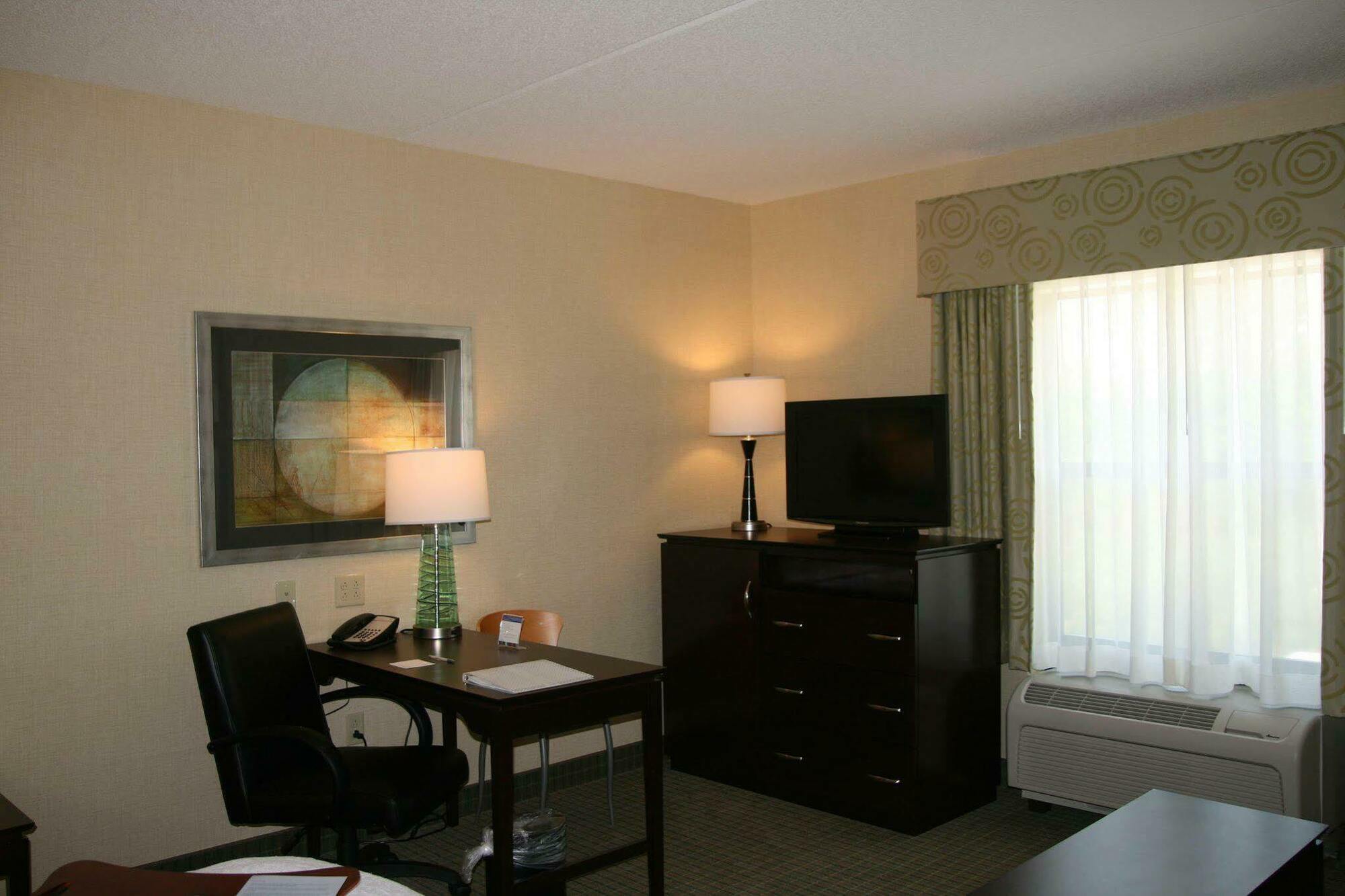 Hampton Inn & Suites Уилкс-Барре Экстерьер фото